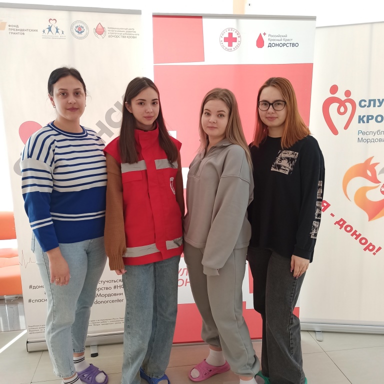 Волонтёры Российского Красного Креста